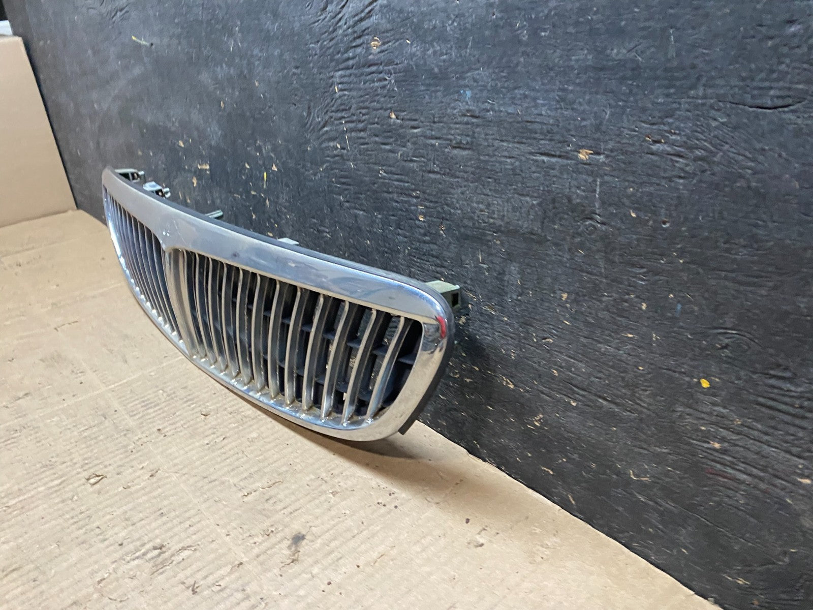 2000 to 2001 Infiniti i30 Front Upper Grill Grille OEM OEM u6421 DG1