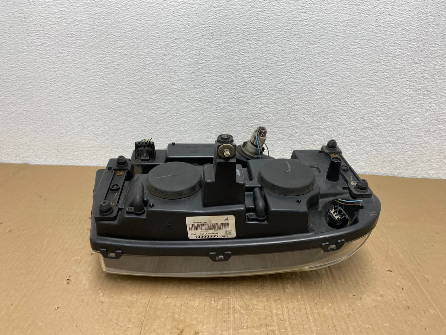 2006 2009 Chevrolet Trailblazer Left LH Headlight Flush Half Grille Bar AB83666