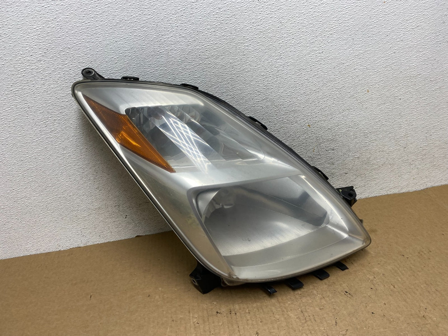 2004-2005 Toyota Prius Right Passenger RH Halogen Headlight AF9784 DW0