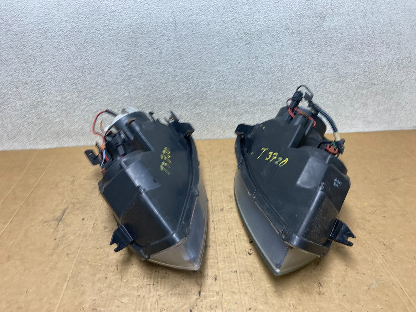 2005 to 2006 Nissan Altima Left+Right Set Halogen Headlights Oem T3720 DW13