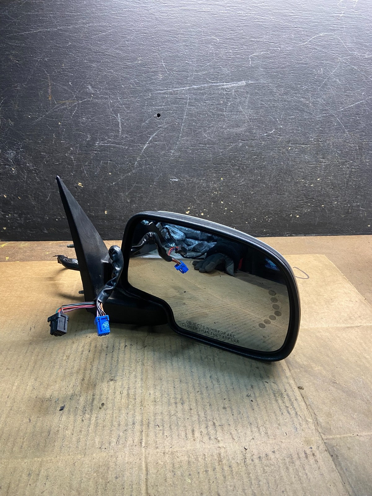 2003-2006 Chevrolet Tahoe Suburban Right Passenger Turn Door Mirror OEM y3931 DG10