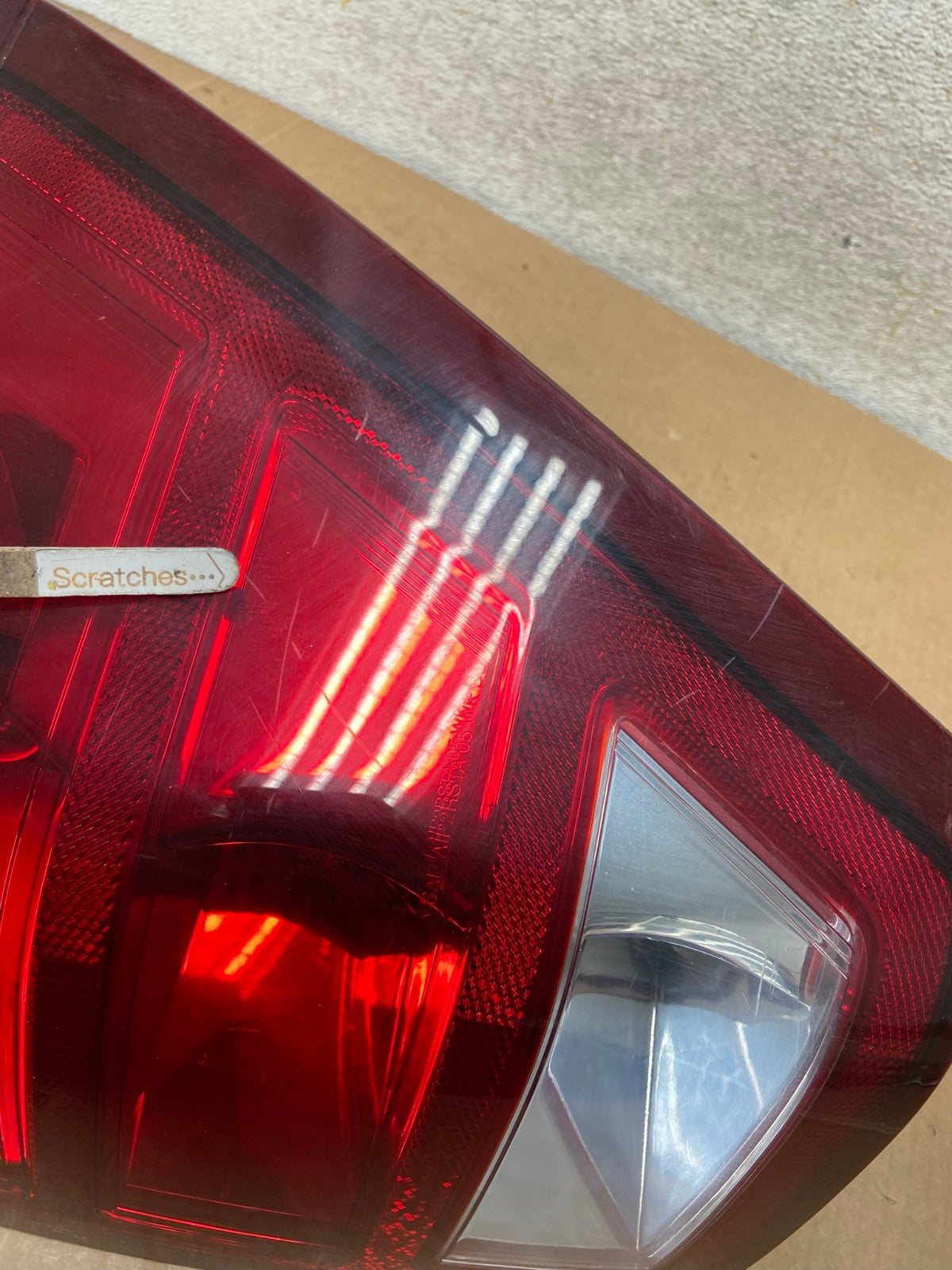 2005 - 2006 Jeep Grand Cherokee Right Passenger Rh Side Tail Light AI8435 LK3
