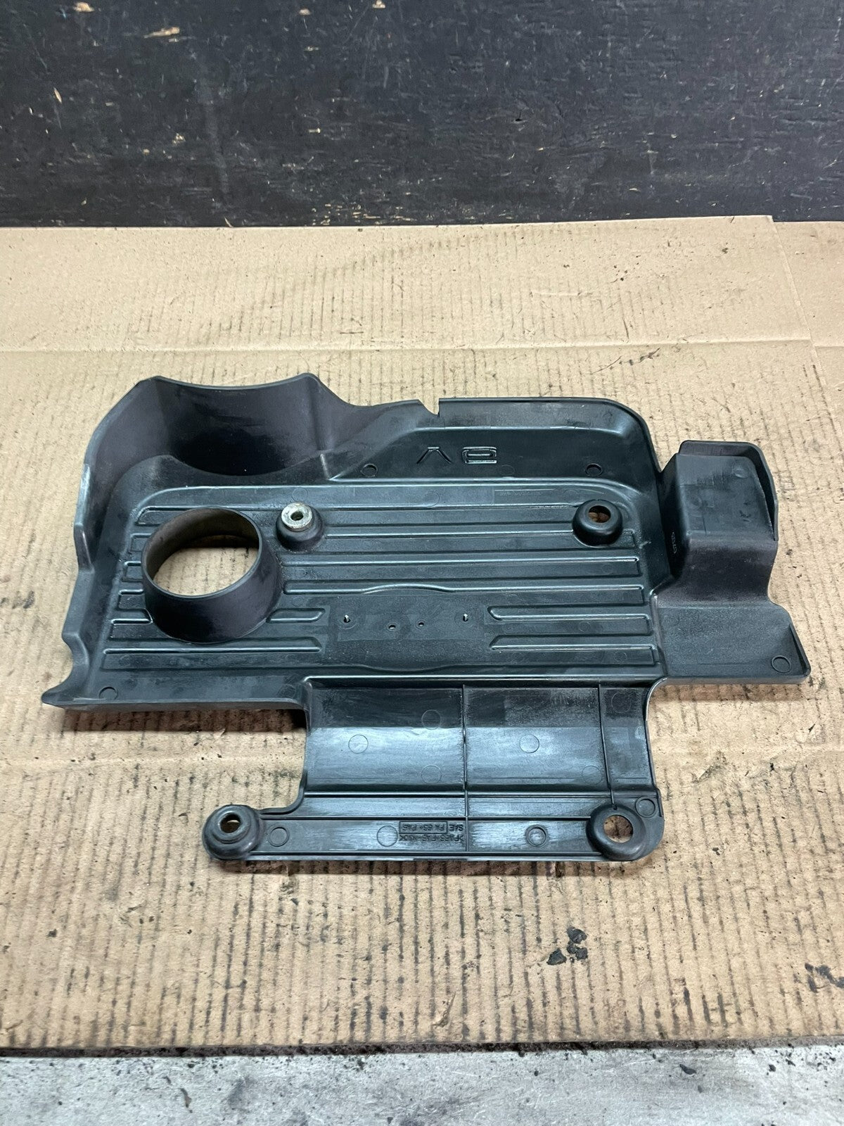 1999 2000 2001 Infiniti i30 3000 v6 Engine Cover Motor Shield J4187 PS5