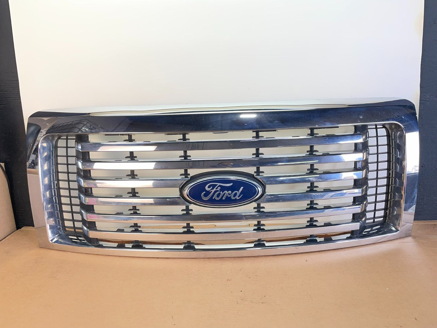 2009 to 2014 Ford F150 XLT Front Upper Grill Grille Chrome AG08740