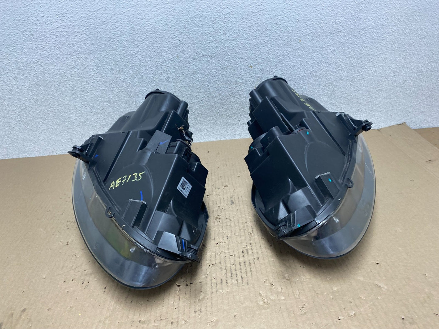 2005 to 2010 Volkswagen Jetta Left+Right Side Headlights Halogen AE7135 DW8