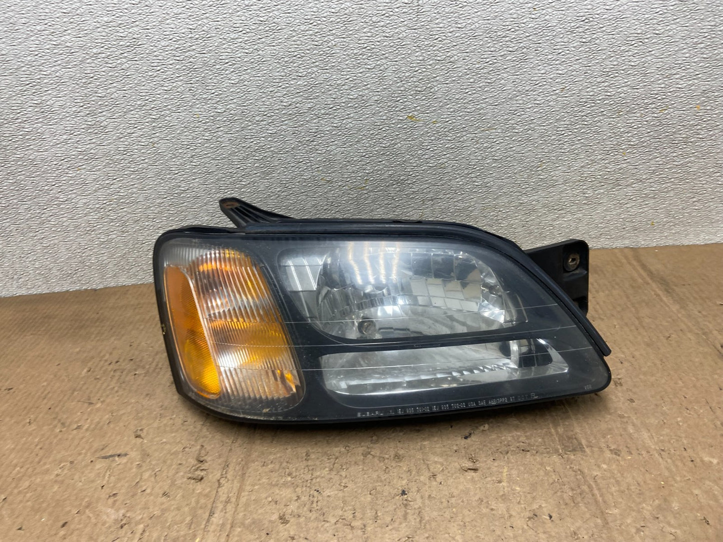 2001 to 2004 Subaru Legacy Outback Right Passenger Rh Headlight Oem AA8269 DW0