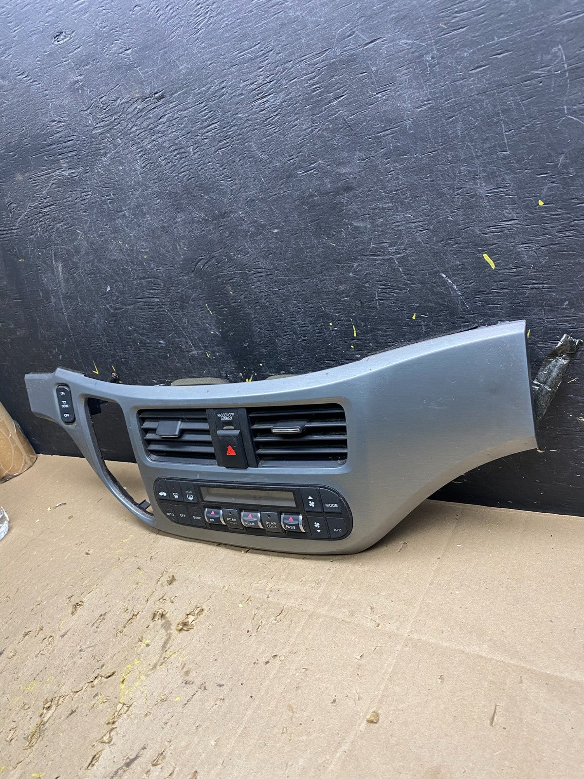 2005 to 2010 Honda Odyssey Radio Climate Control Dash Trim Bezel U5483 DG2
