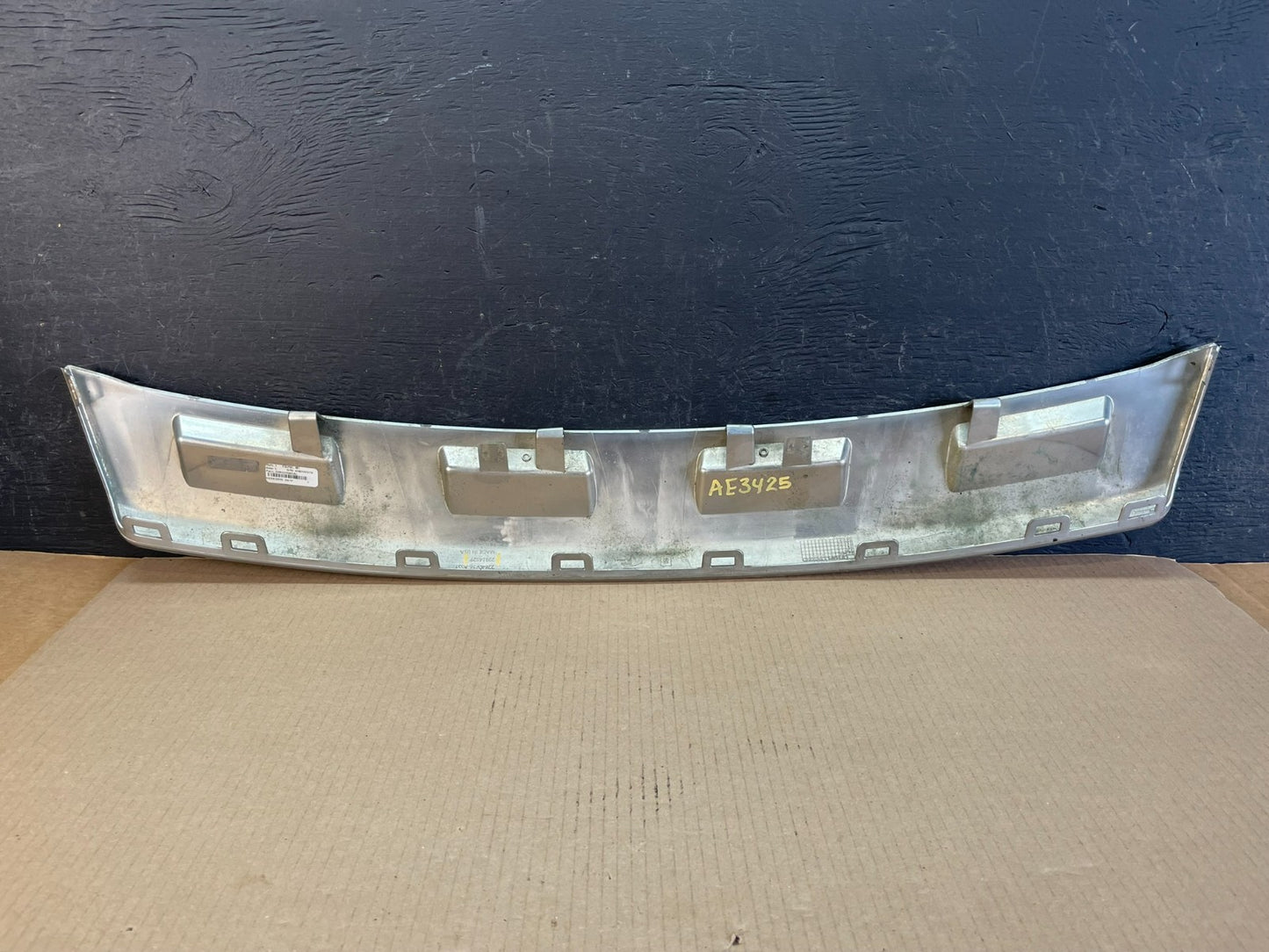 2013 to 2016 GMC Acadia Front Lower Bumper Cover Molding 22840756 AE3425 DG3