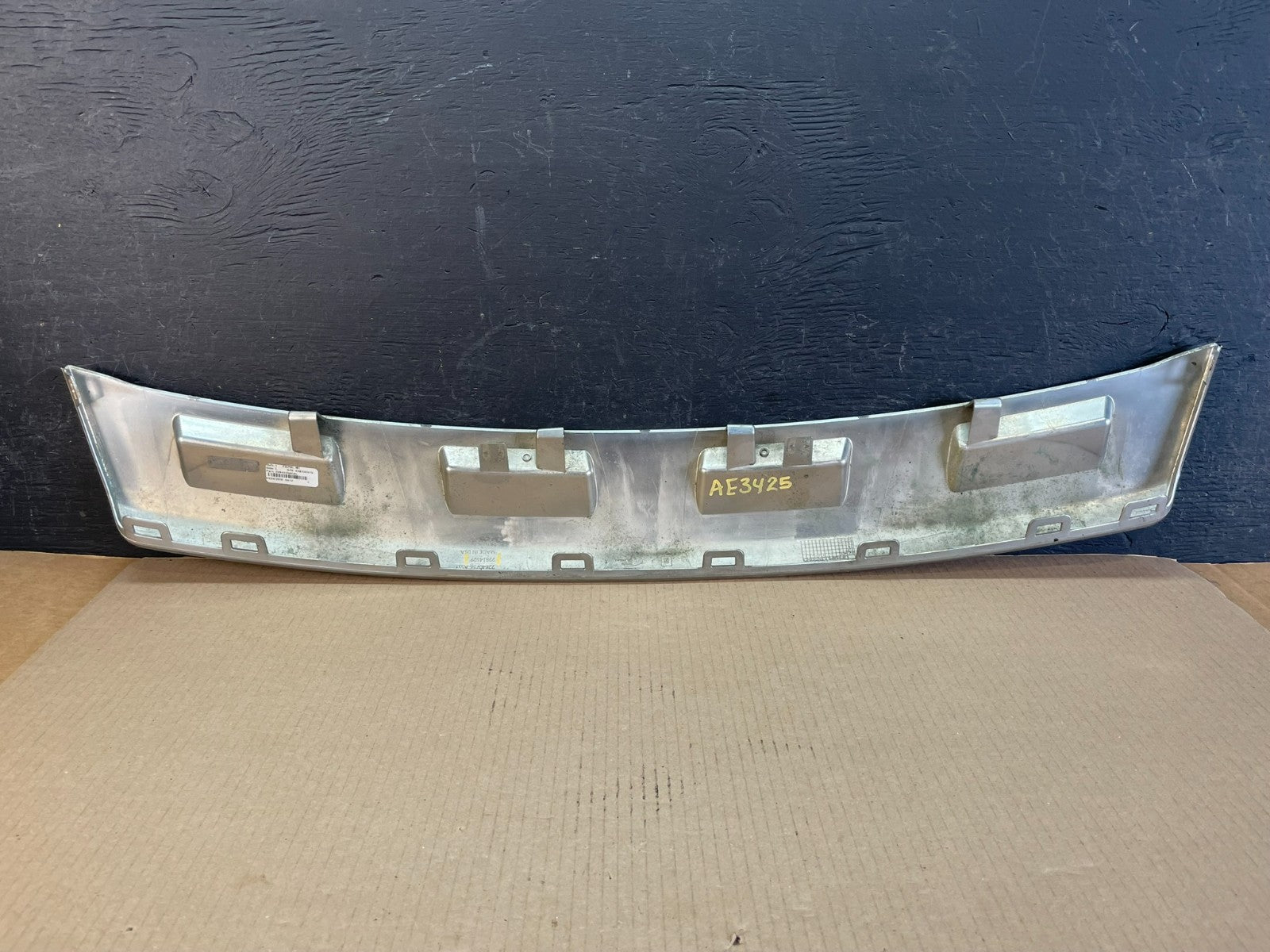 2013 to 2016 GMC Acadia Front Lower Bumper Cover Molding 22840756 AE3425 DG3