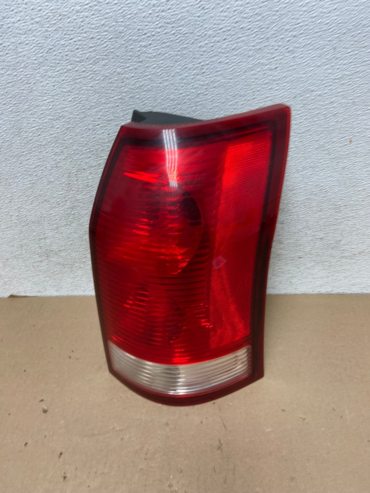 2004 to 2007 Saturn Vue Right Passenger Rh Side Tail Light AG3369 LK0