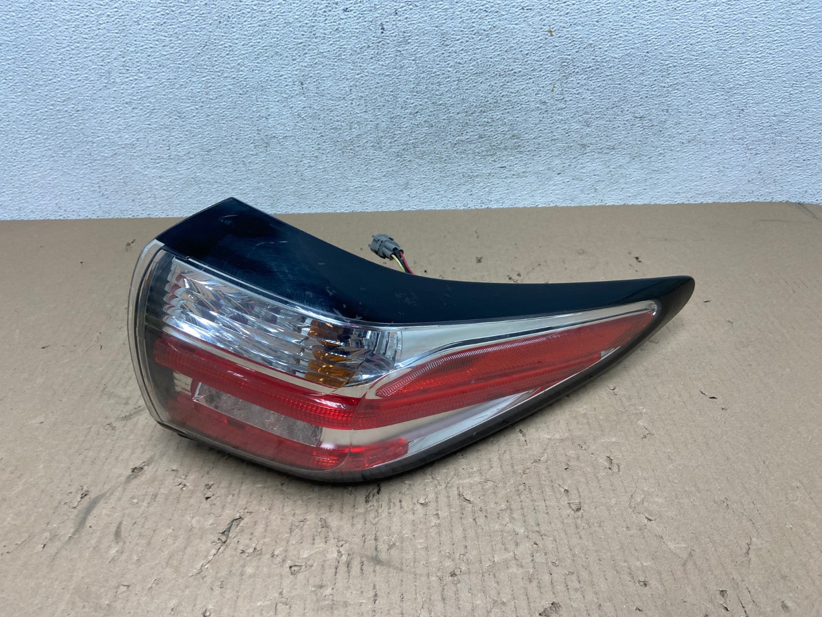 2015 to 2018 Nissan Murano Right Passenger RH Side Tail Light AE8852 LK0