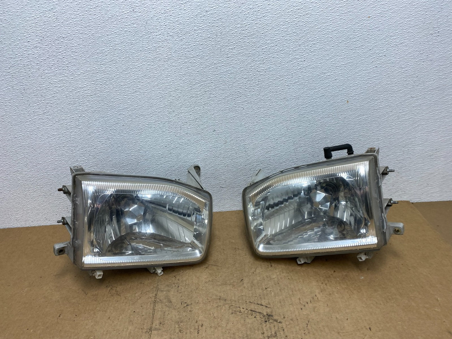 1999-2004 Nissan Pathfinder Left+Right Side Set Halogen Headlights AC3323 DW0