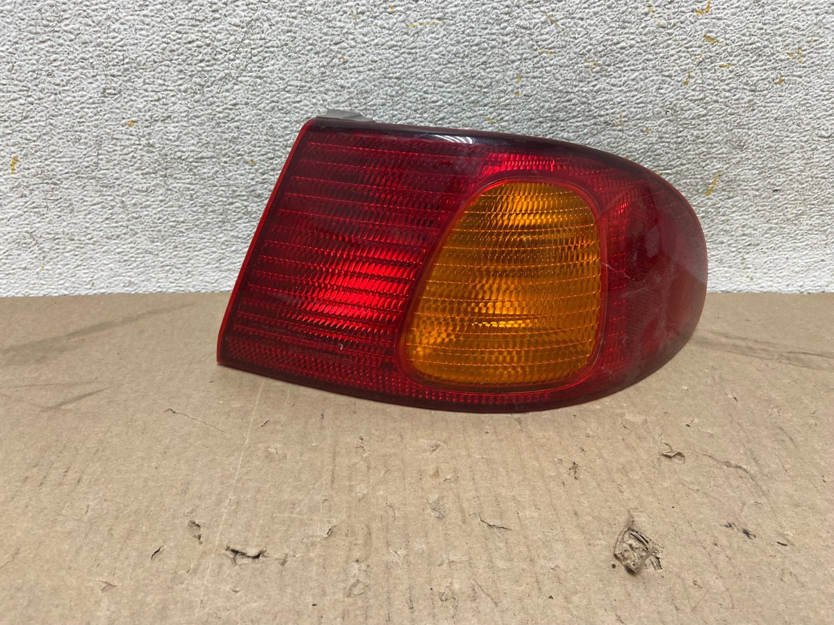 1998 1999 2000 Toyota Corolla Right Passenger Side Tail light AH6896 LK0