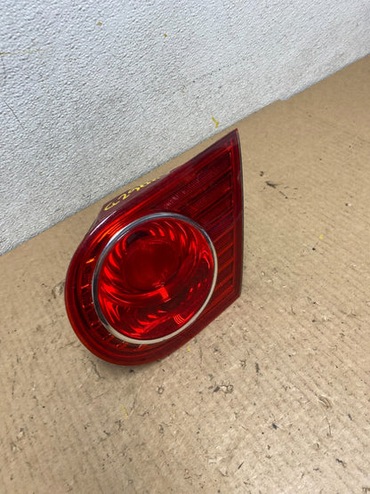 2004 2005 2006 Kia Amanti Right Passenger Side Tail Light Inner OEM L8705 DW2