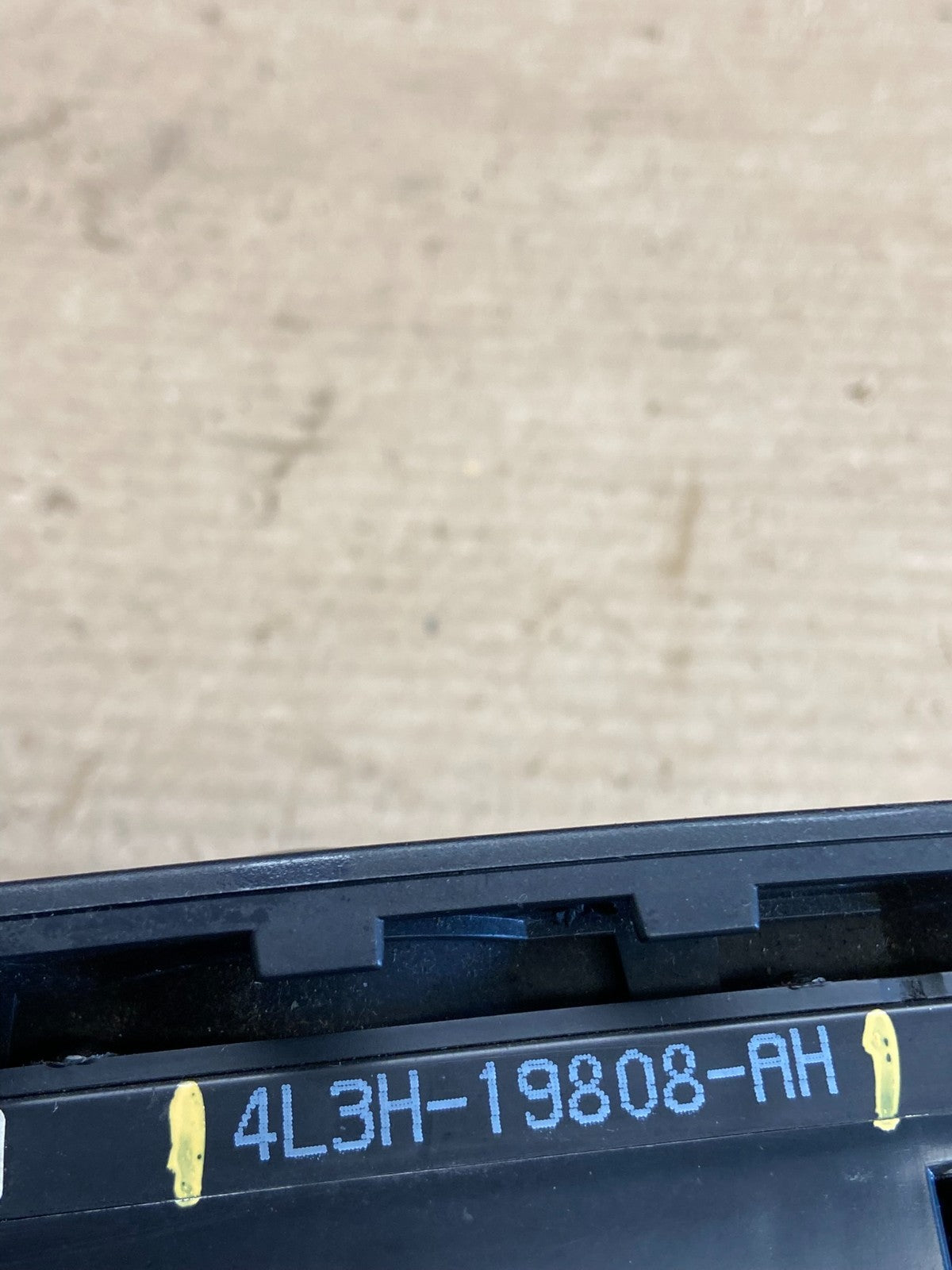 2004 to 2008 Ford F150 Radio Climate Dash Bezel Surround Black ah3817 DG6