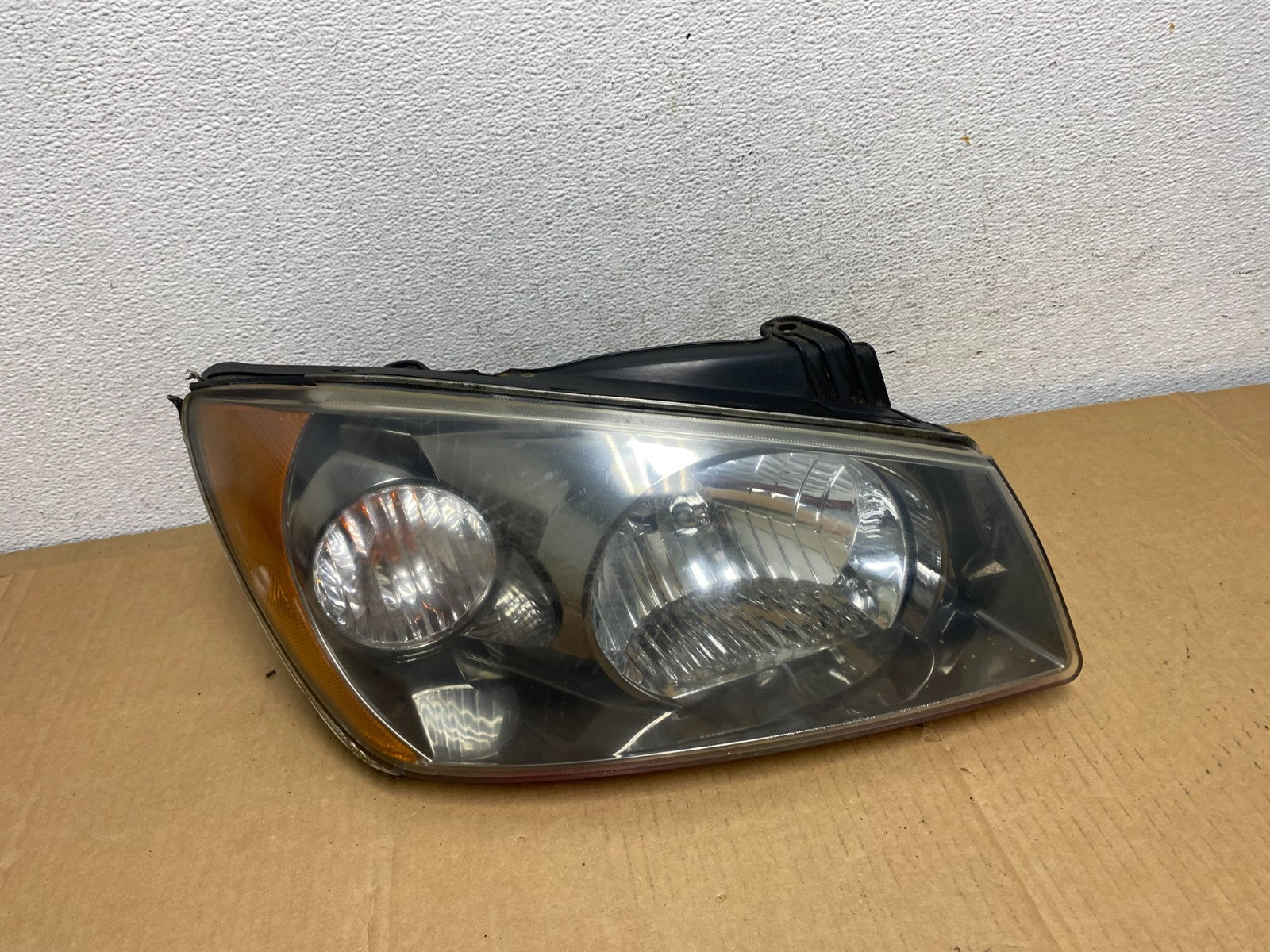 2004 2005 2006 Kia Spectra Right Passenger RH Side Headlight AD0737 DW0