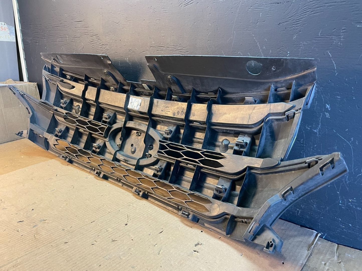2011 2012 2013 Ford Edge Front Upper Chrome Grille Grill  AB7883 DG5
