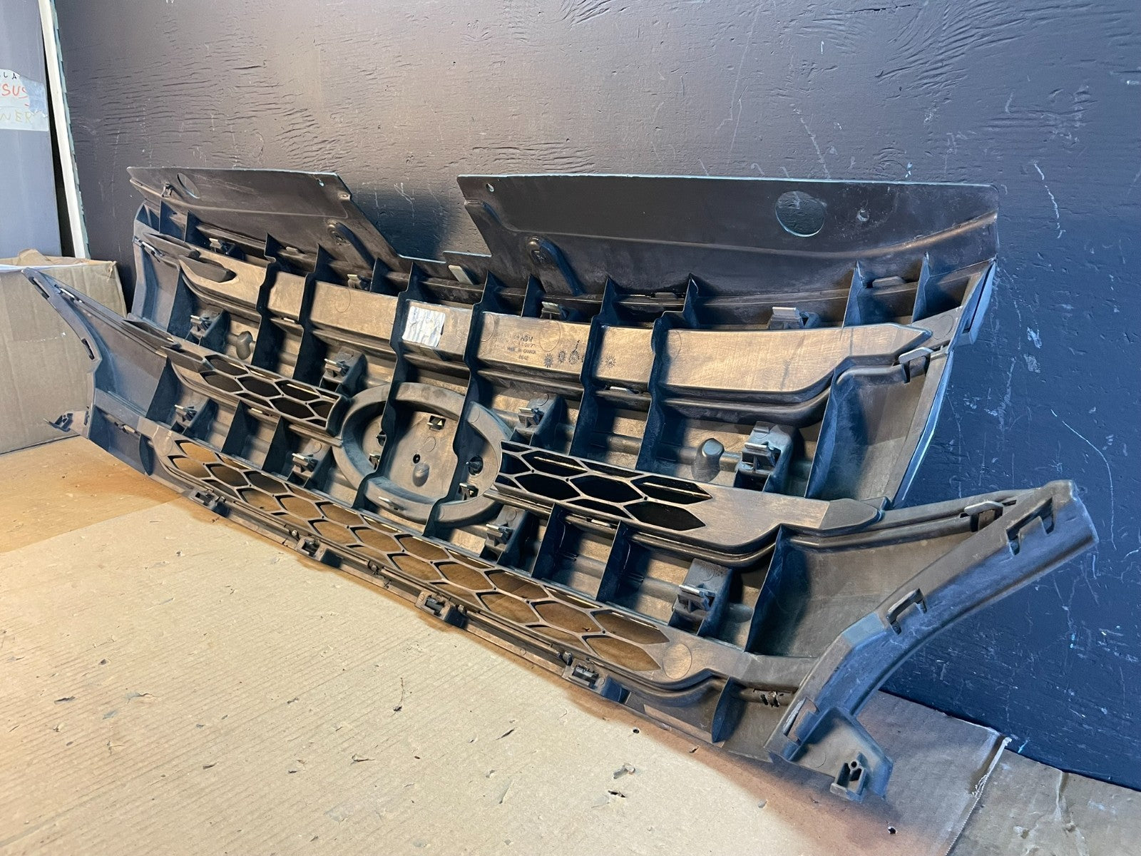 2011 2012 2013 Ford Edge Front Upper Chrome Grille Grill  AB7883 DG5