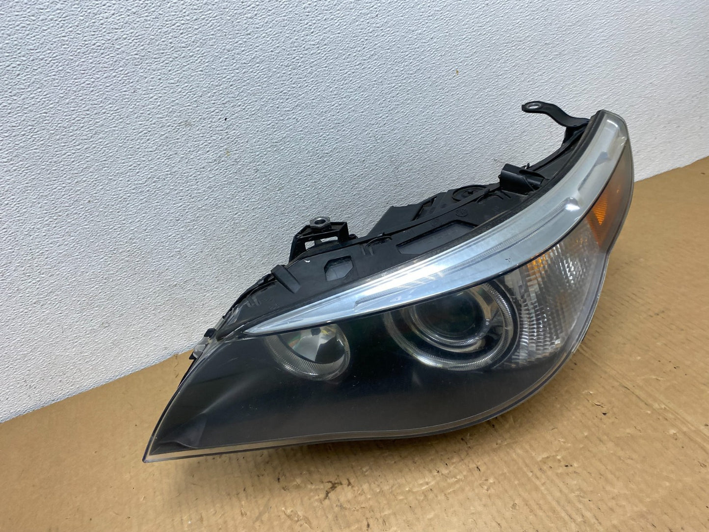 2004 to 2007 BMW 525i 5 Series Headlight Left Driver LH Xenon AFS AC7647 DW2