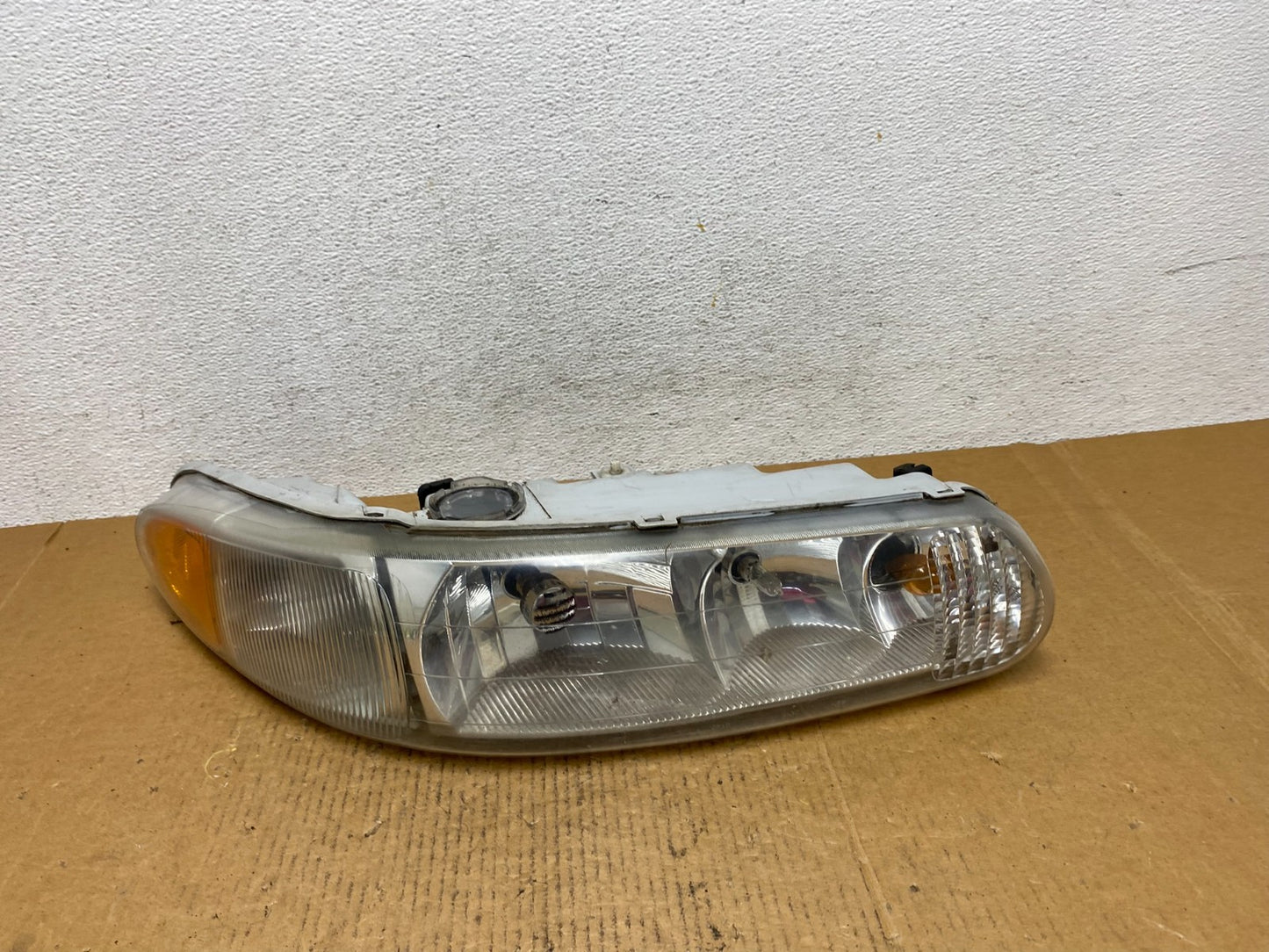 1997-2005 Buick Century Right Passenger RH Side Headlight Halogen AE0591 DW0