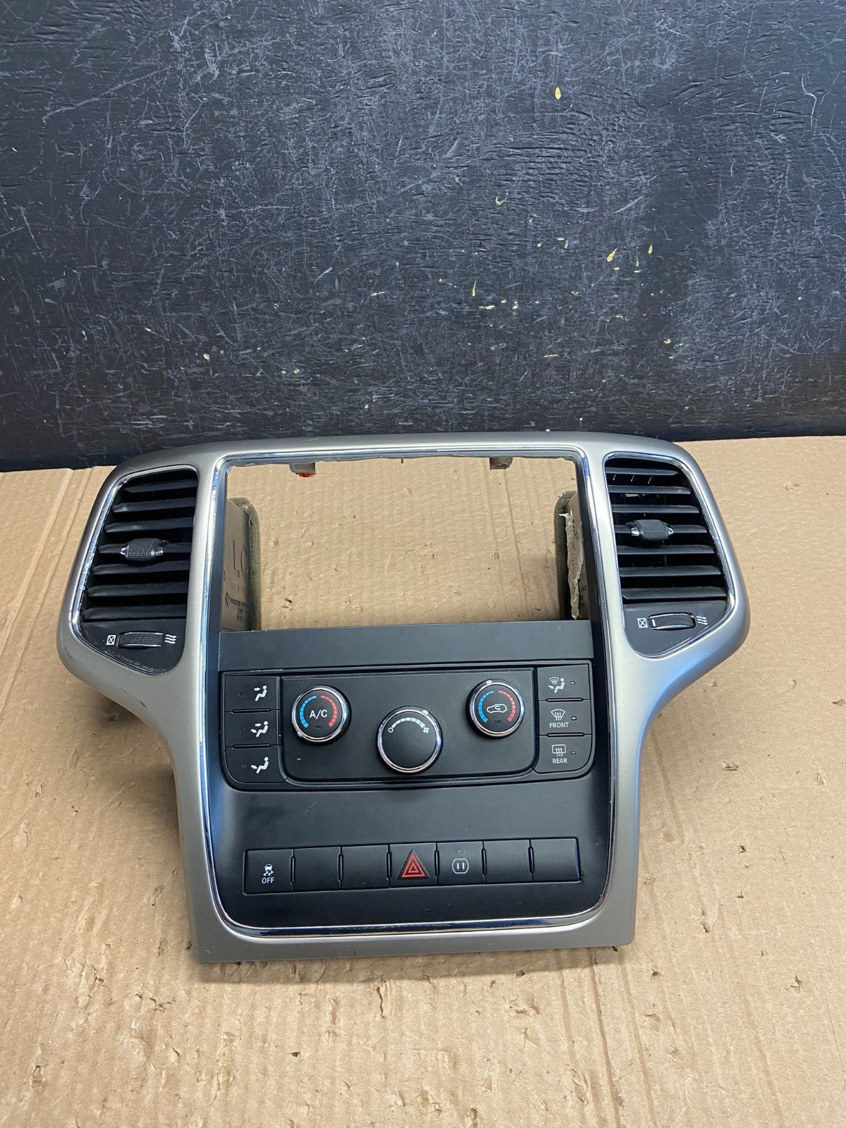 2011-2013 Jeep Grand Cherokee Center Radio Climate Control Bezel Vent AF6373 DG0