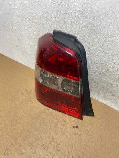 2004-2007 Toyota Highlander Left Driver LH Side Tail Light AI3570 LK1