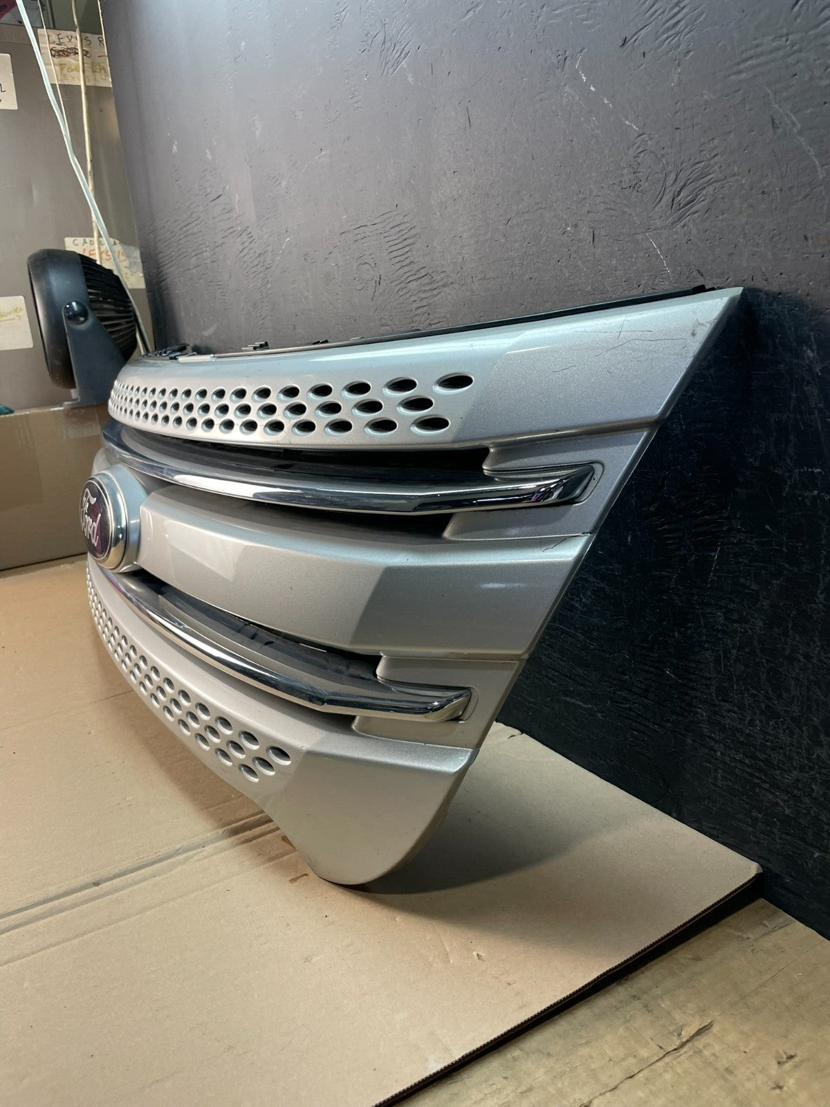 2011 to 2015 Ford Explorer Upper Front Grill Grille AD8334 DG1