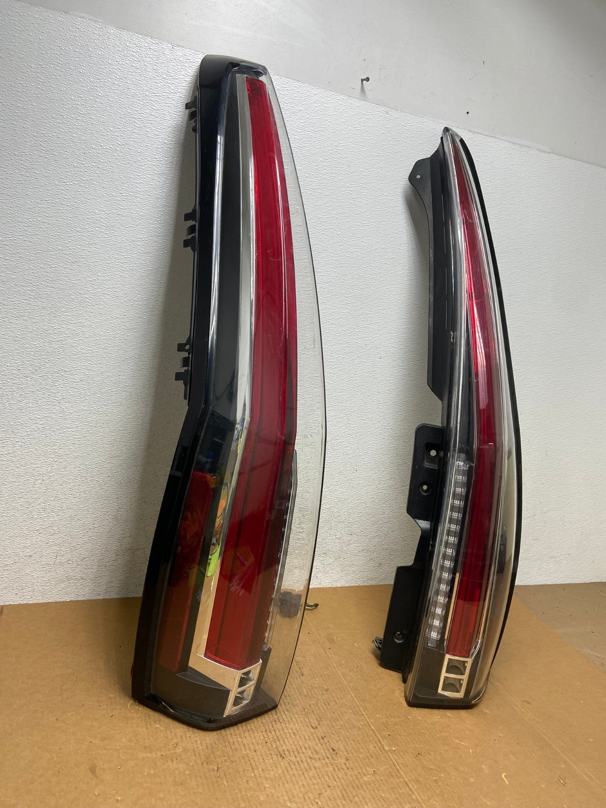 2007 to 2014 Cadillac Escalade Left+Right Set Side LED Tail Lights AE0683 LK2
