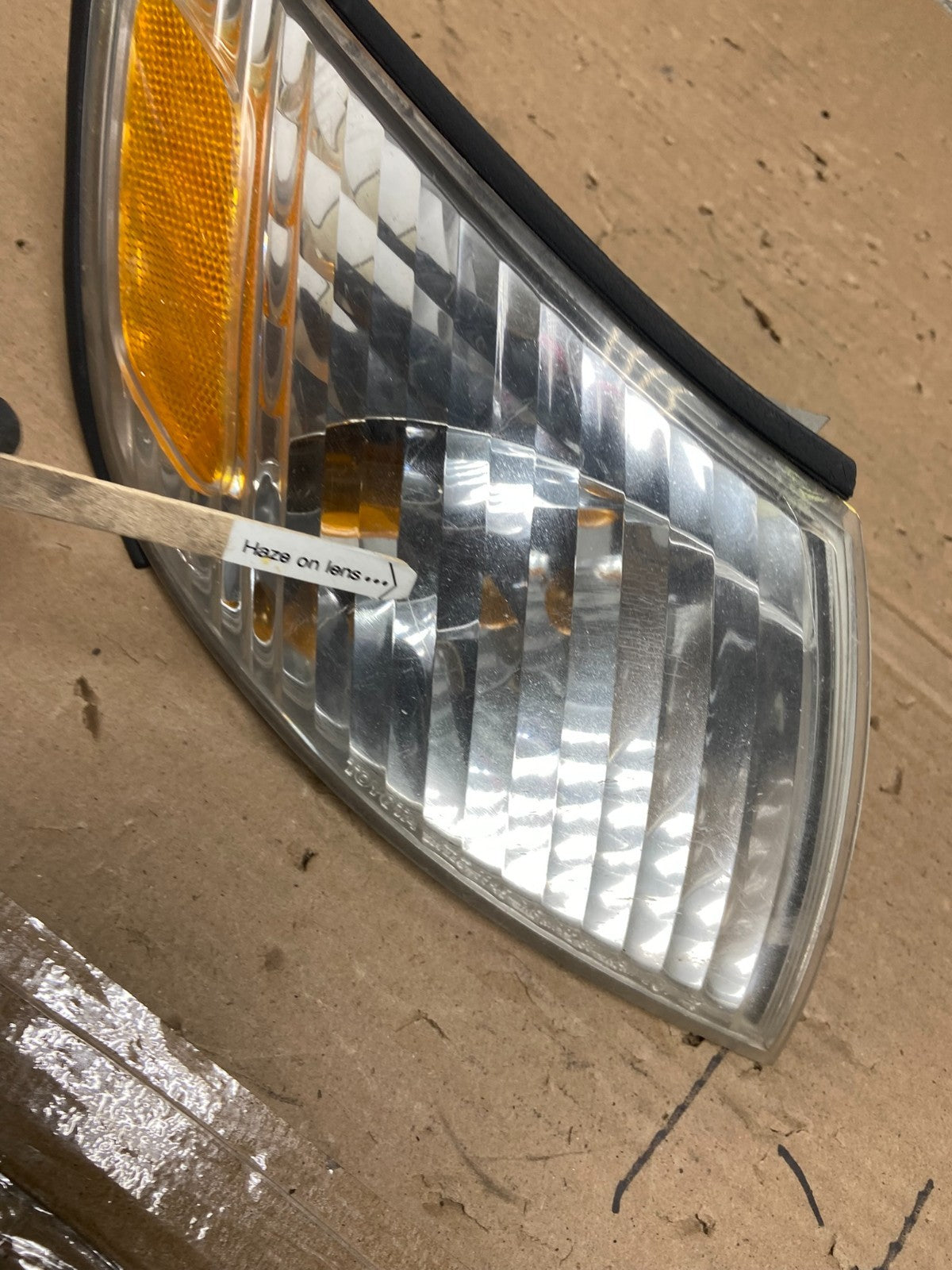 2000 to 2001 Lexus ES300 Right Passenger RH Side Turn Signal AB1392 DW4