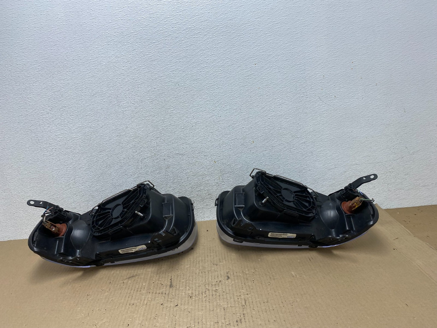 2005 - 2007 Ford Escape Headlights Left+Right Halogen AE7068 DW5
