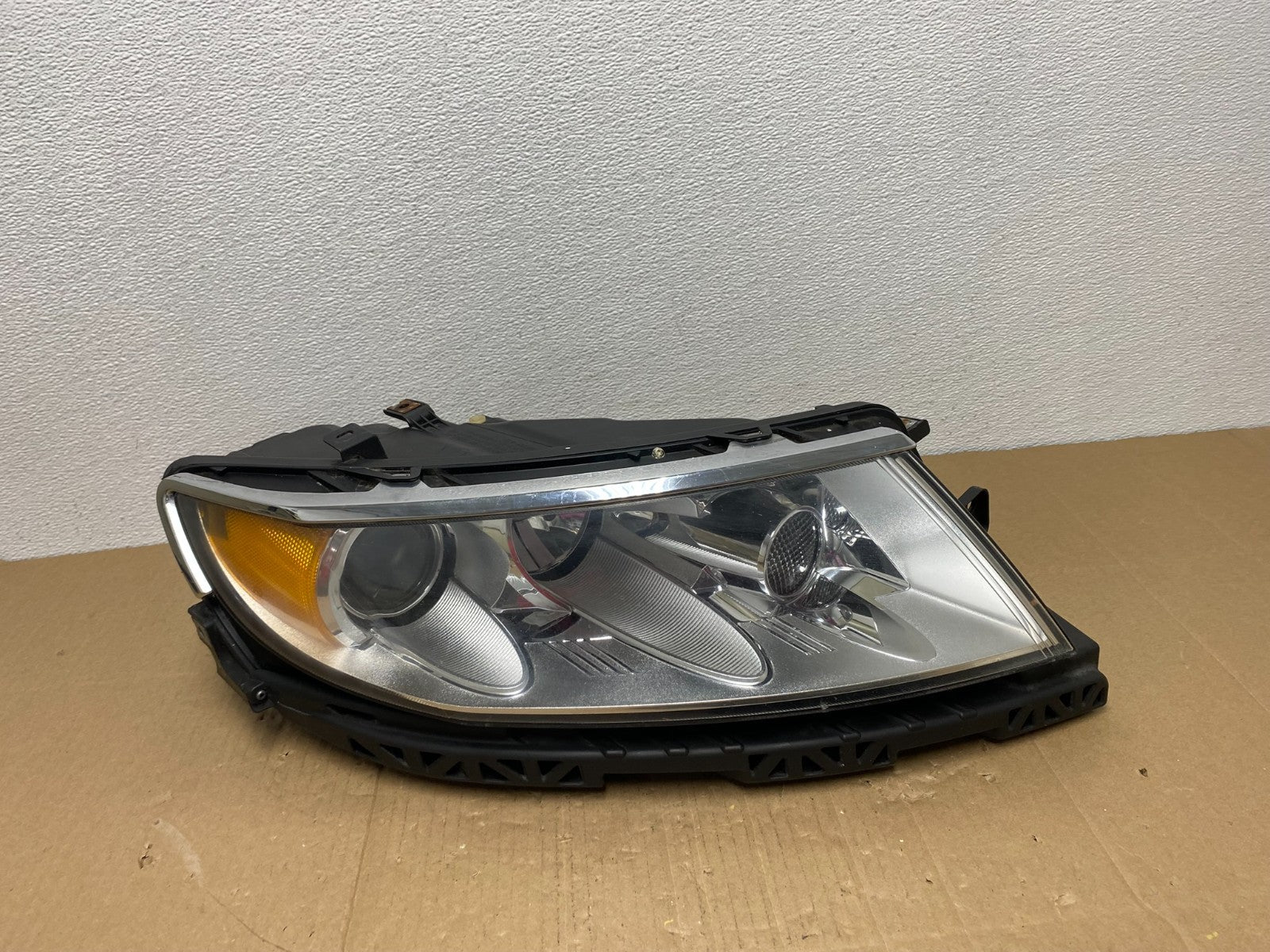 2010 to 2012 Lincoln MKZ HALOGEN Right Passenger Side Headlight AB8147 DW0
