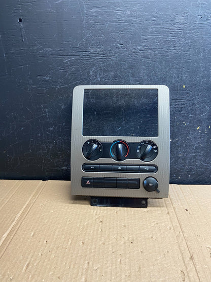 2005 to 2007 Ford Five Hundred Radio Climate Dash Bezel Surround af6197 DG0