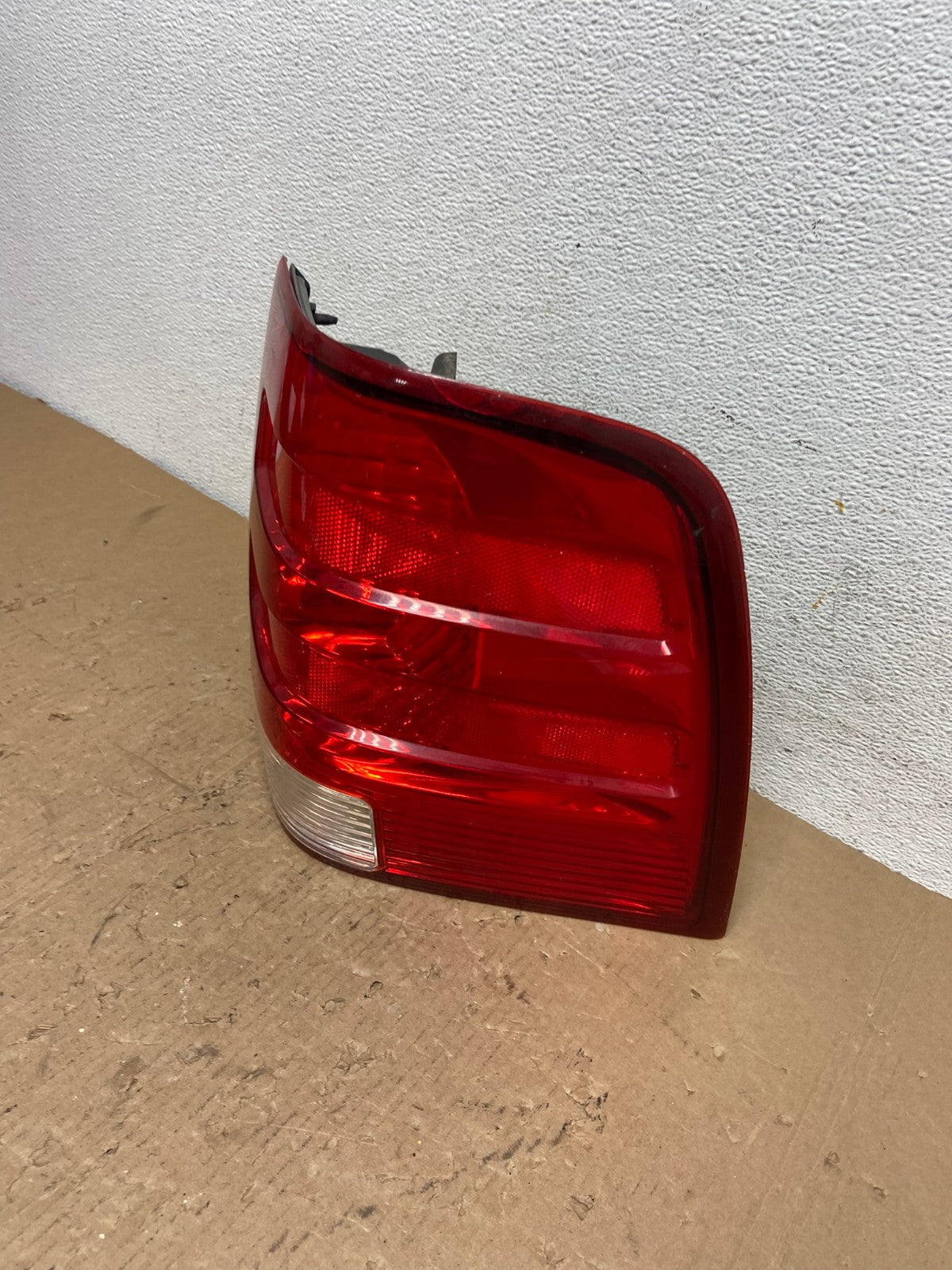 2003 2004 2005 2006 Ford Expedition Right Passenger Rh Tail light AD8197 LK1