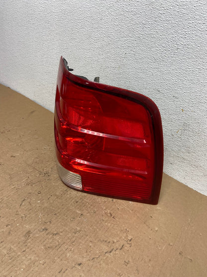 2003 2004 2005 2006 Ford Expedition Right Passenger Rh Tail light AD8197 LK1