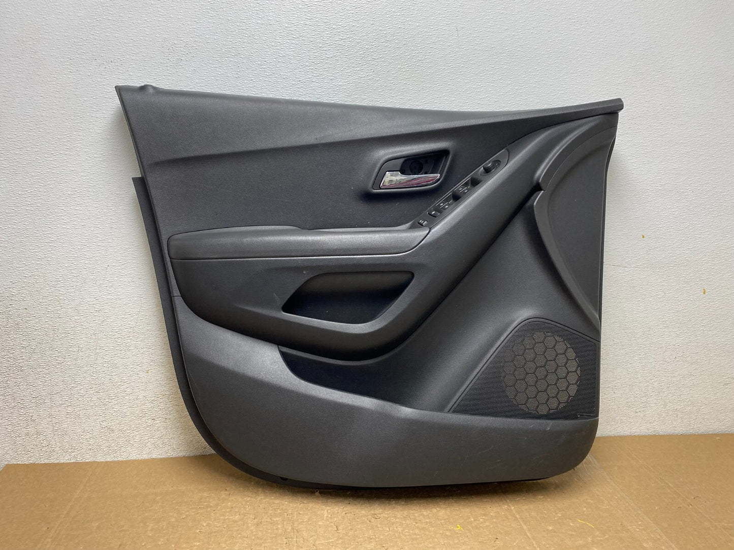 2015 - 2016 Chevrolet Trax Front Left Driver Side Panel Door Trim OEM O6524 DG0