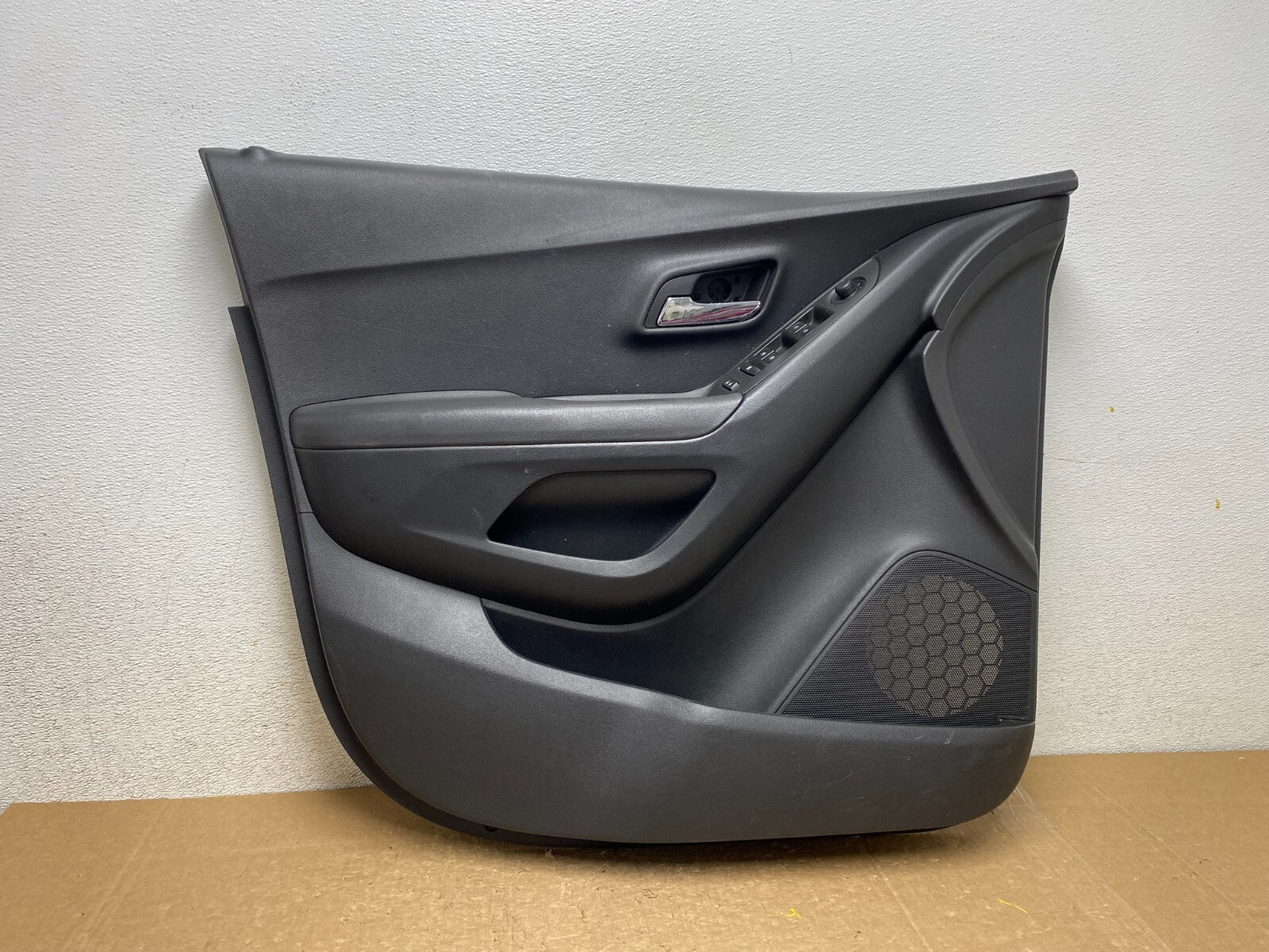 2015 - 2016 Chevrolet Trax Front Left Driver Side Panel Door Trim OEM O6524 DG0