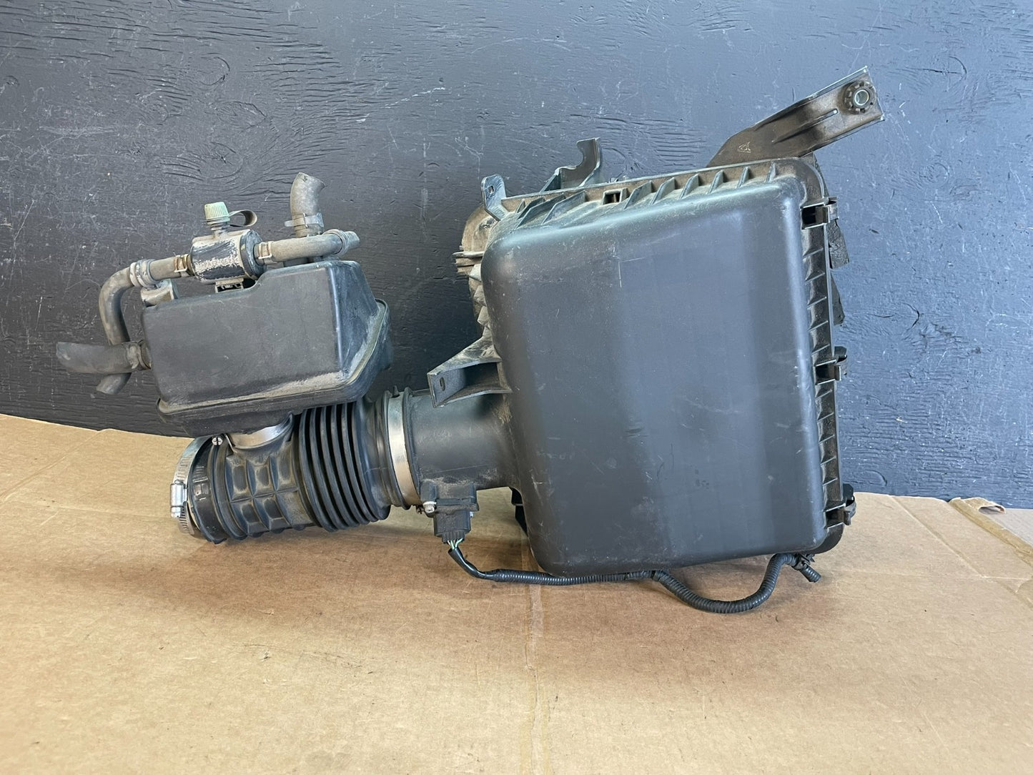 2006 to 2007 Infiniti m35 Air Intake Manifold Box Inlet Housing AE0893 DG0