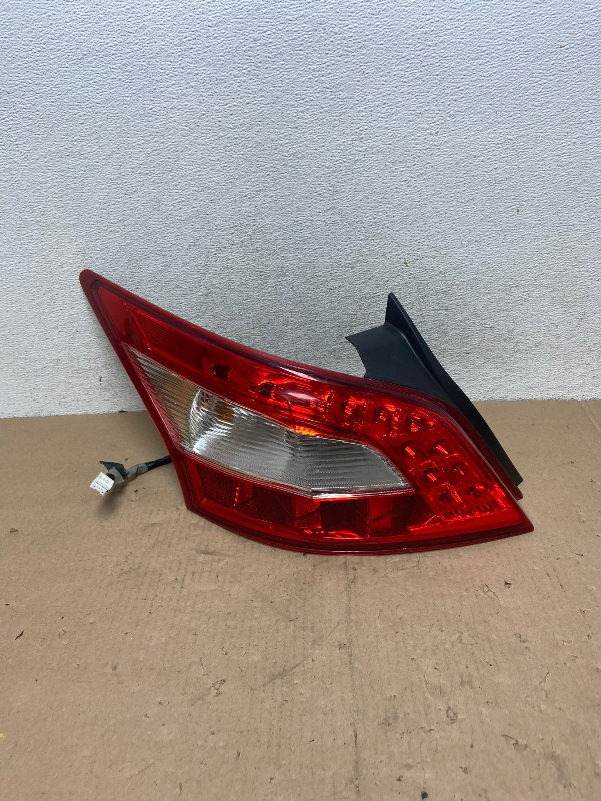 2009 2010 2011 Nissan Maxima Left Driver Lh Side Tail light AG4760 LK0