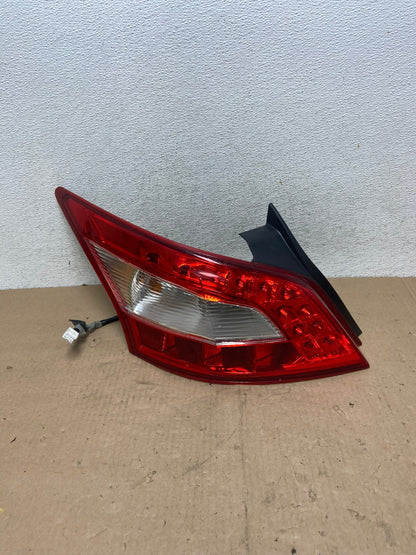 2009 2010 2011 Nissan Maxima Left Driver Lh Side Tail light AG4760 LK0