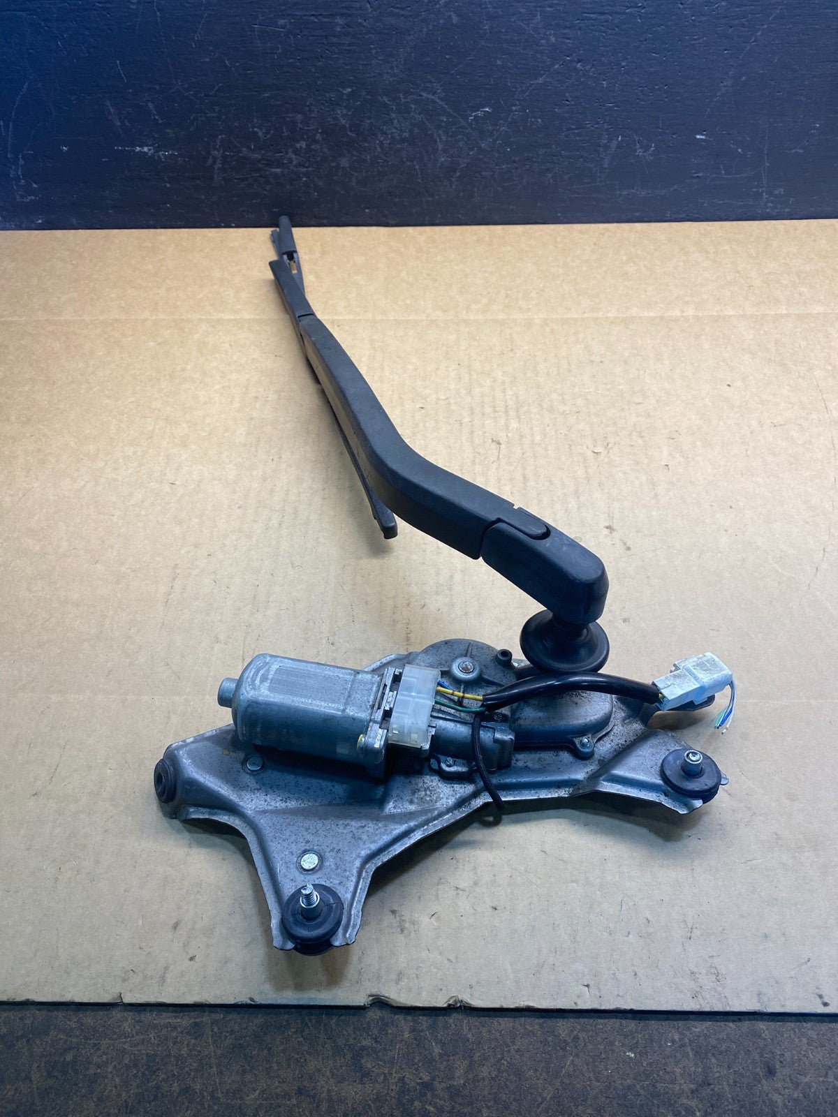 2004 to 2009 Toyota Prius Rear Wiper Windshield Motor ac2777 DG4