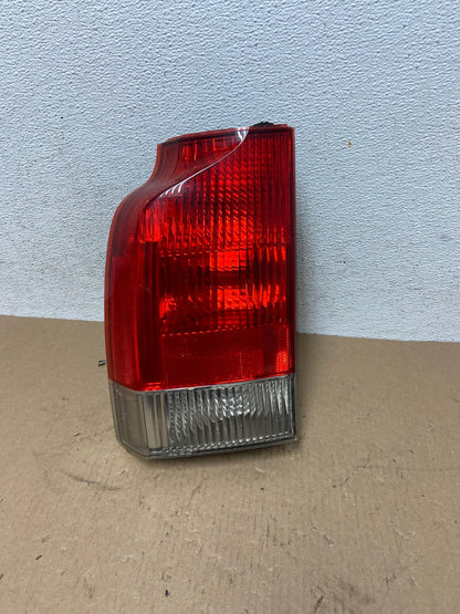 2001 - 2004 Volvo Xc70 V70 Left Driver LH Side Tail Light AD7692 LK0