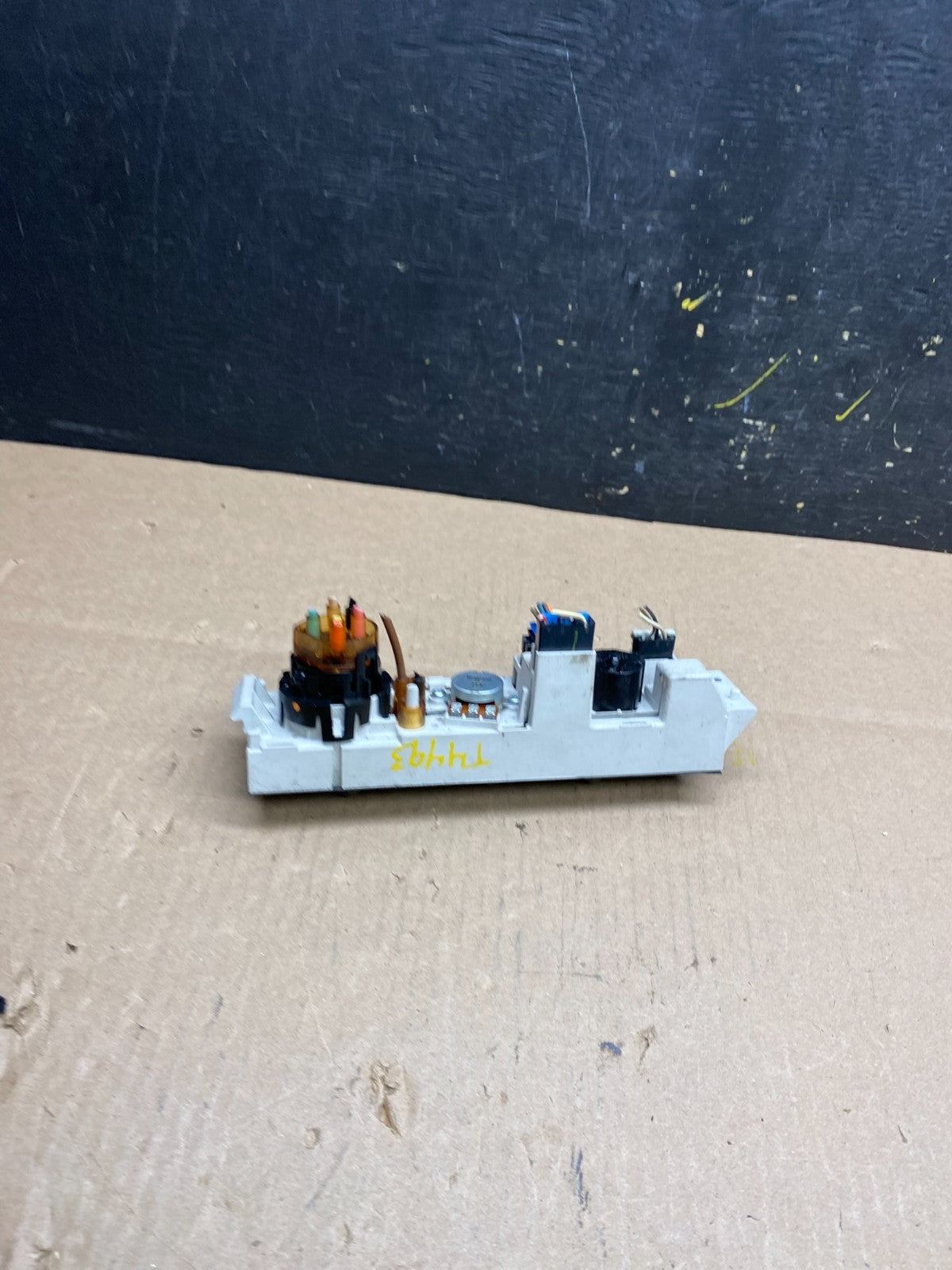2001 - 2007 Chevy Express 1500 Climate Control A/C  Panel T4493 DG4