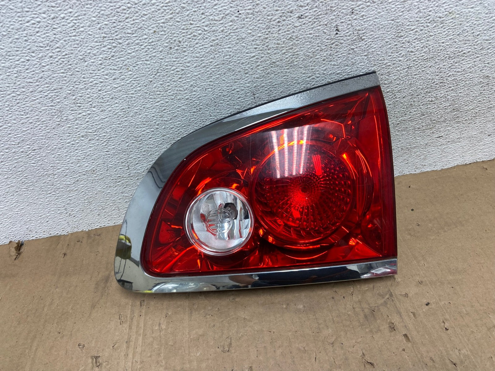 2008-2012 Buick Enclave Right Passenger Rh Inner Tail Light AE9281 LK0