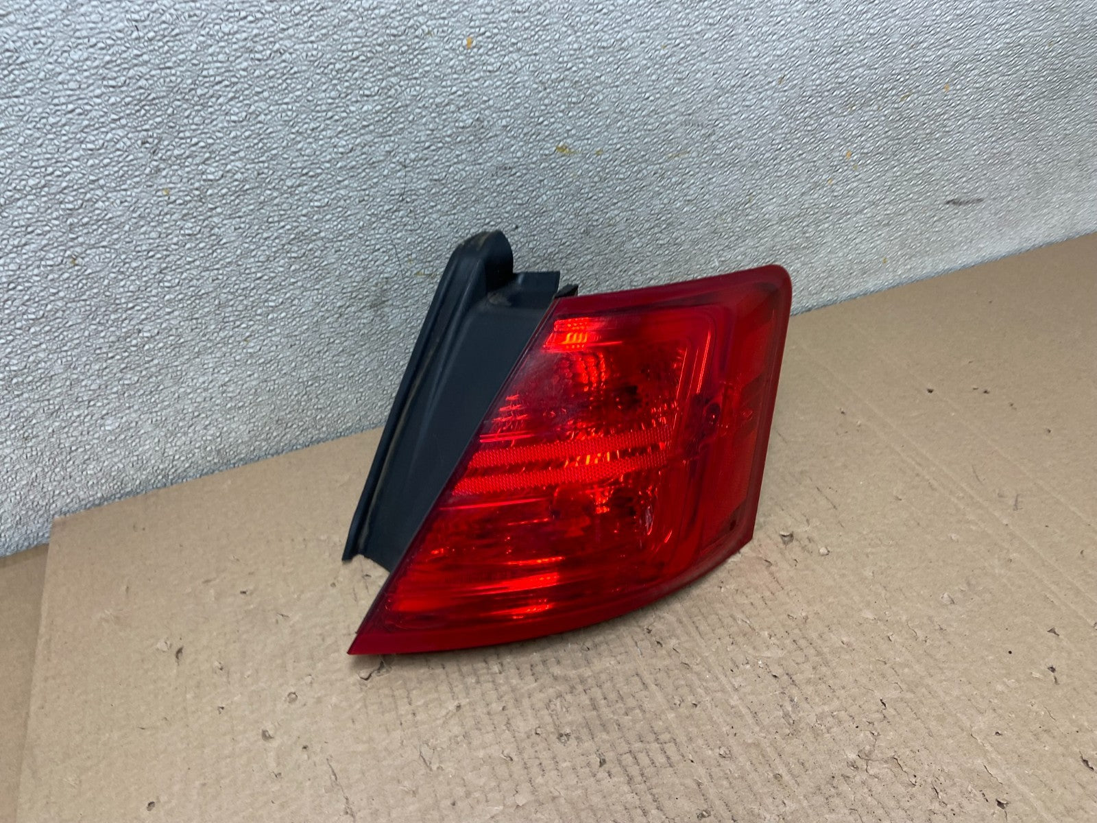 2014 to 2018 Ford Taurus Interceptor Right Passenger RH Tail Light OEM AB2542 DW2