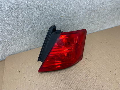 2014 to 2018 Ford Taurus Interceptor Right Passenger RH Tail Light OEM AB2542 DW2