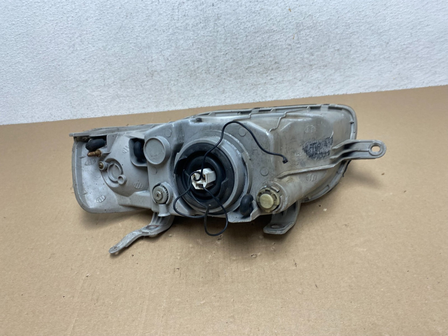 2004 - 2006 Chevrolet Aveo Hatchback Right Passenger Headlight Halogen AE7184 DW5