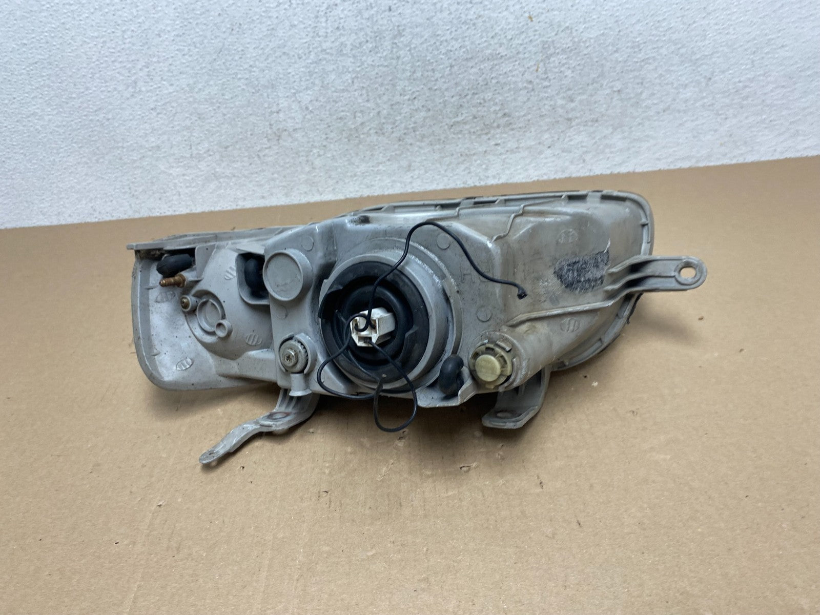 2004 - 2006 Chevrolet Aveo Hatchback Right Passenger Headlight Halogen AE7184 DW5