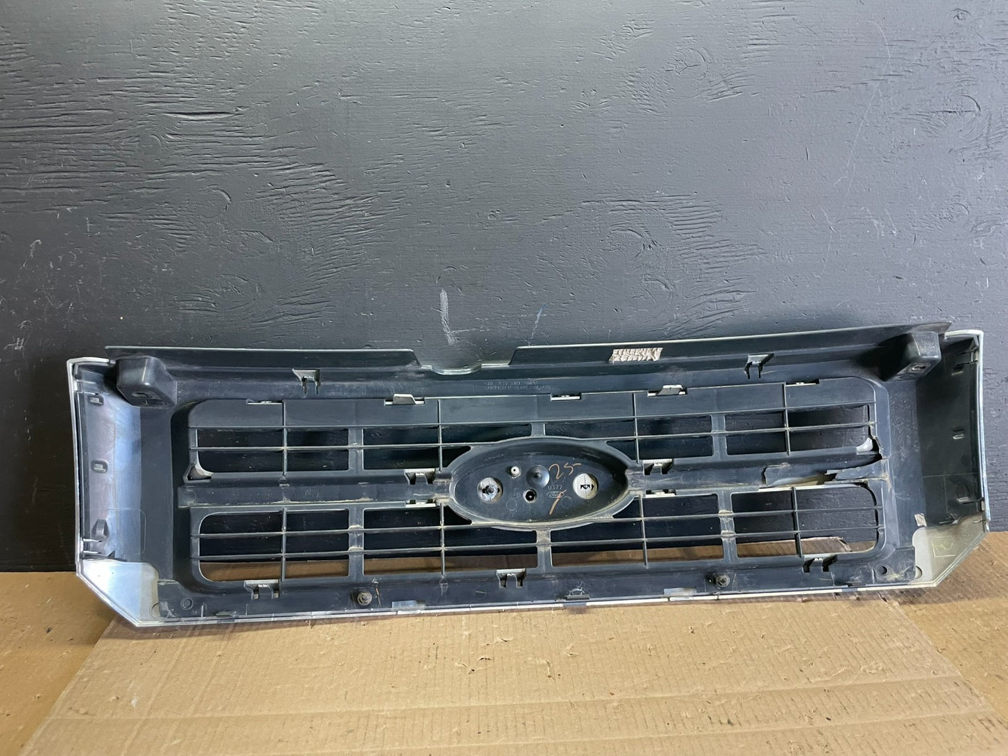 2008 to 2012 Ford Escape Front Upper Grill Grille Oem AB7687 DG5