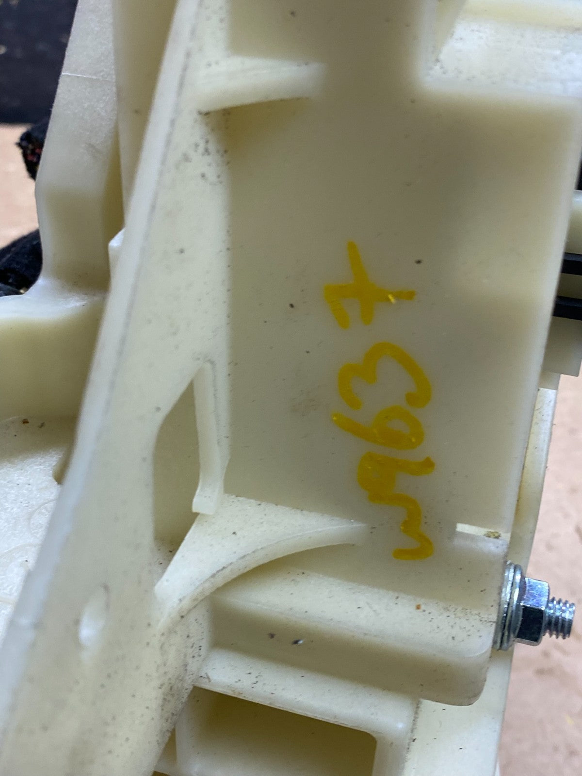 2017 to 2018 Kia Sedona Transmission Floor Gear Shifter OEM w9637 DG6