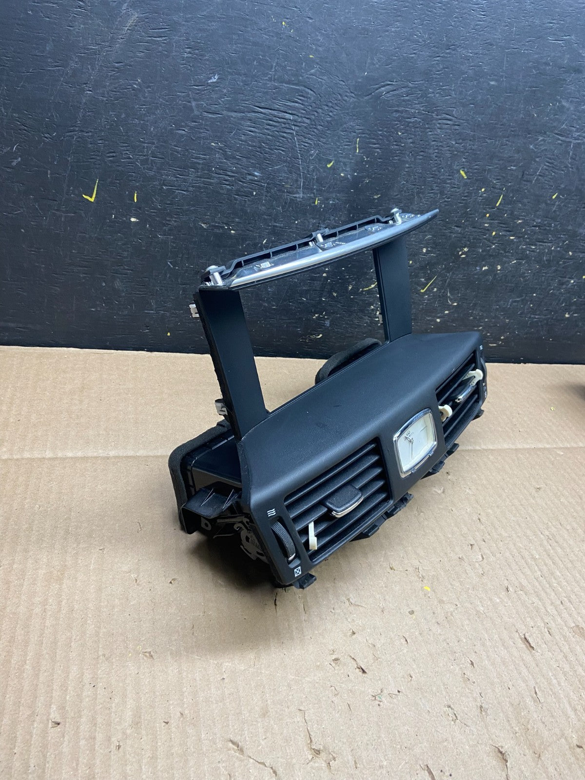 2011 2012 2013 Infiniti M37 Center Dash Radio Bezel W/ Vents Clock u6013 DG1